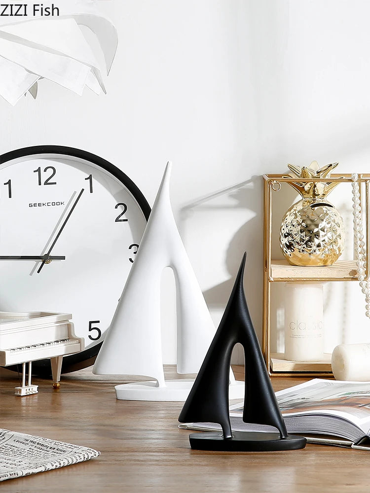 Creativity Smooth Sailing Sailboat Ferry Hollow Out Resin Golden Crafts Ornaments Modern Home Decoration Furnishings Figures